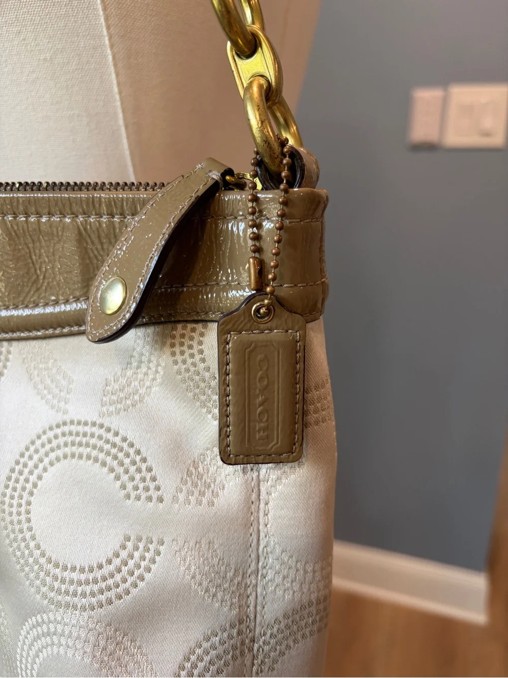 Coach Op Art Sateen Zip Hobo F20088 Ivory Taupe Patent Leather Shoulder Bag